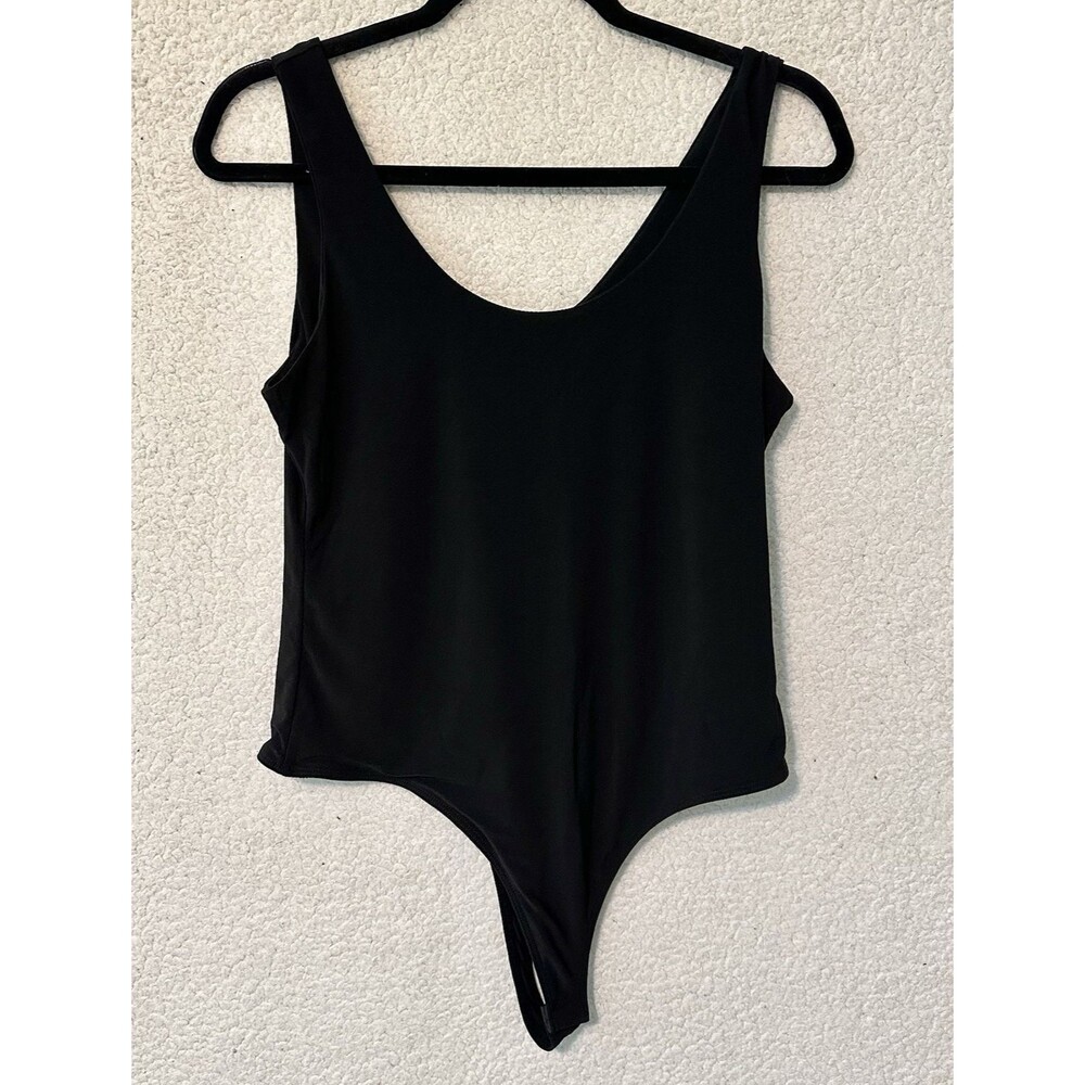 LEITH Sleeveless Modern Sleek Timeless Scoop Neck Slim Thong Bodysuit L Black‎